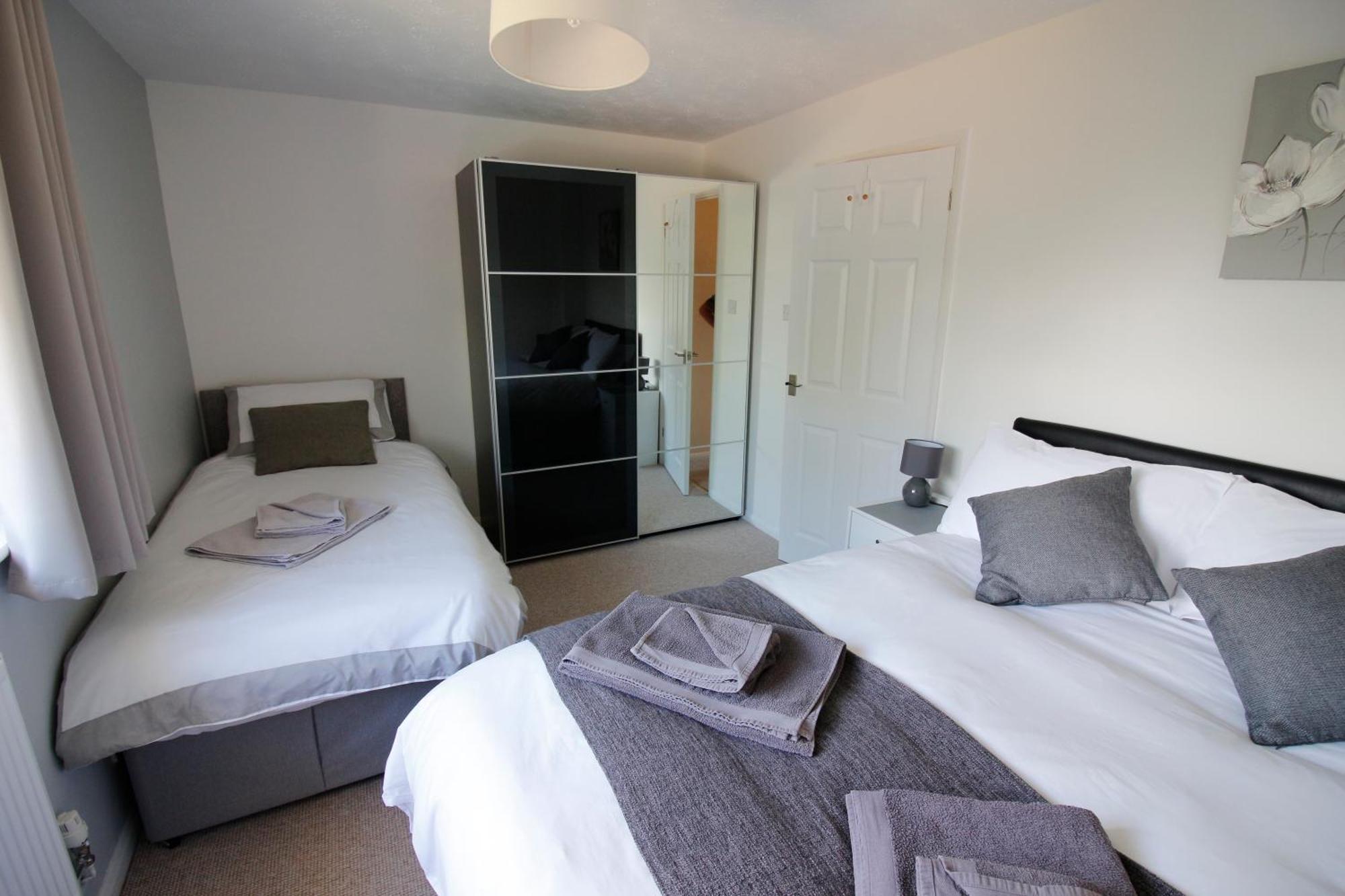 Hinckley Home Sleeps 5 Complete House เลสเตอร์ ภายนอก รูปภาพ