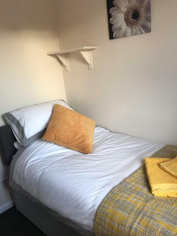 Hinckley Home Sleeps 5 Complete House เลสเตอร์ ภายนอก รูปภาพ